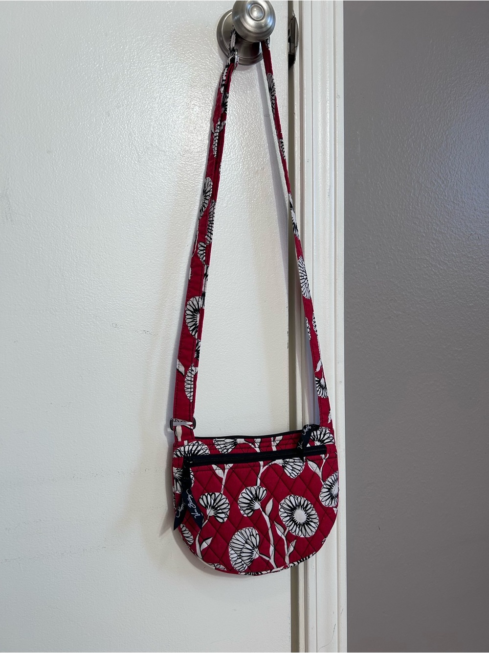Vera Bradley Deco Daisy Hipster Crossbody Bag Red Black White Retired
